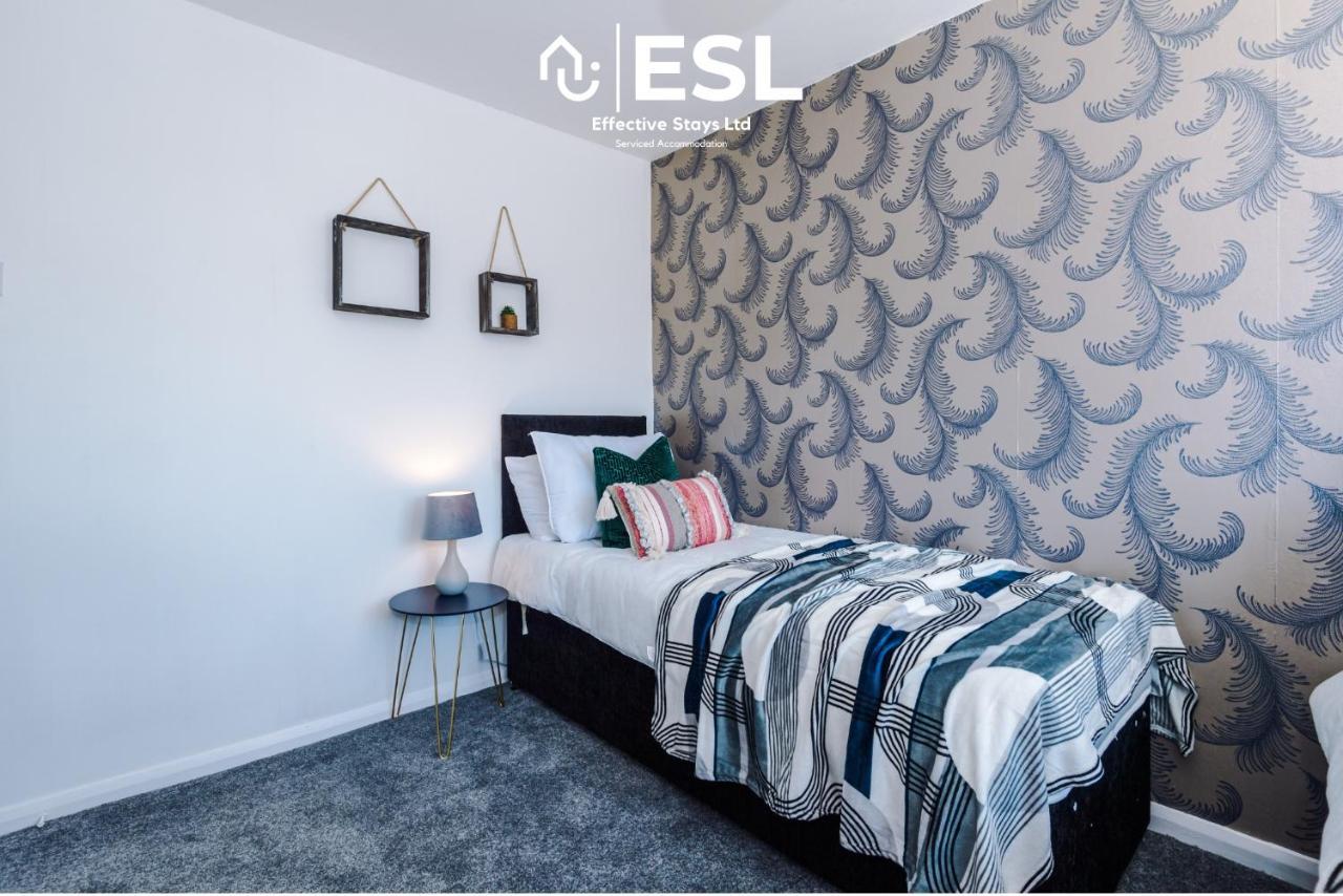 3 Bedroom House With Garden And Driveway Parking - Less Than 10 Mins From Chester City Centre エクステリア 写真