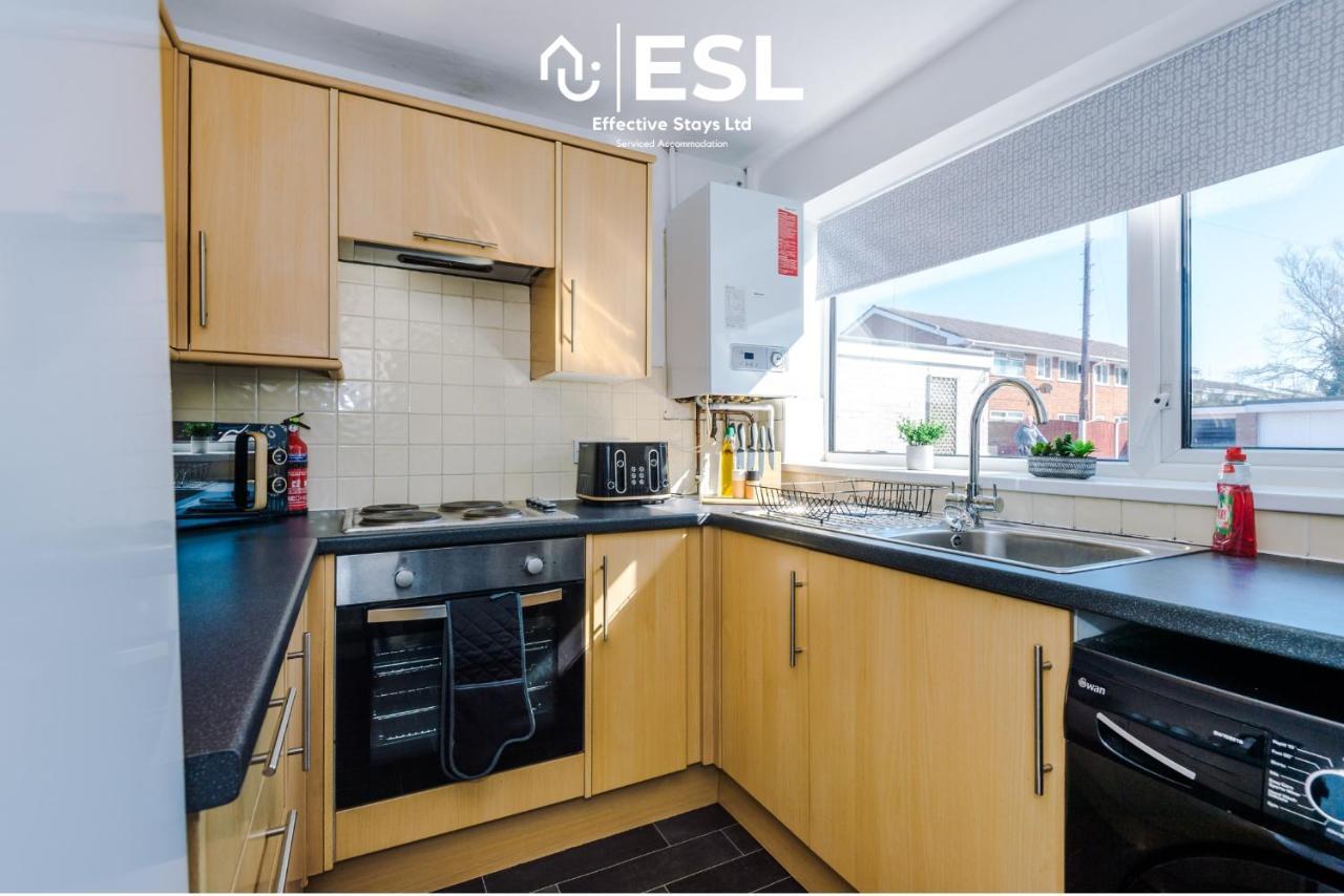 3 Bedroom House With Garden And Driveway Parking - Less Than 10 Mins From Chester City Centre エクステリア 写真