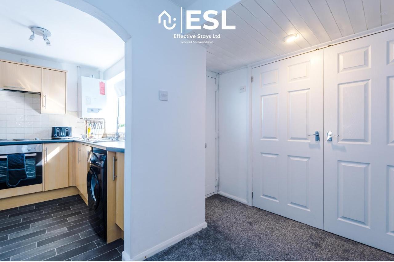 3 Bedroom House With Garden And Driveway Parking - Less Than 10 Mins From Chester City Centre エクステリア 写真