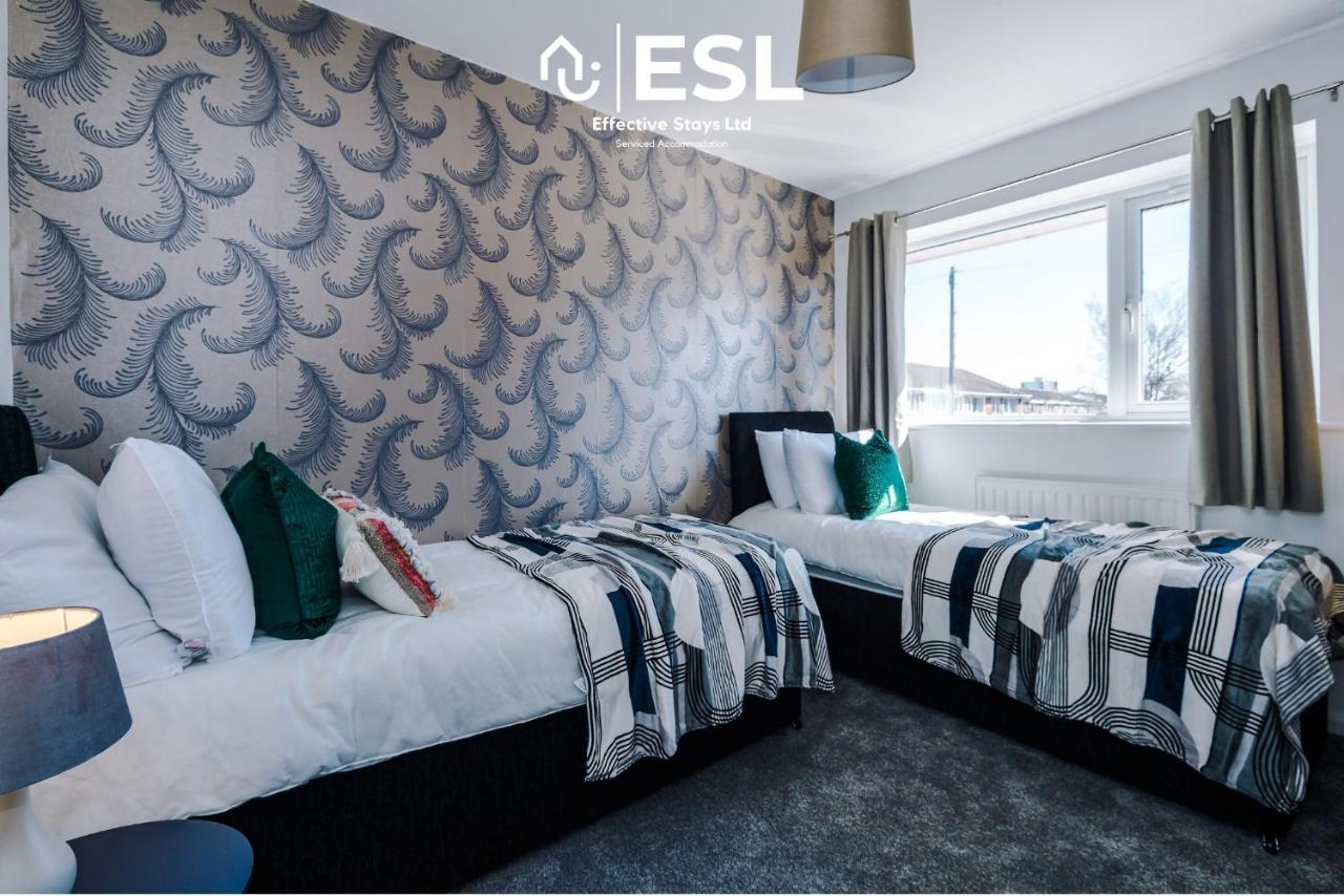 3 Bedroom House With Garden And Driveway Parking - Less Than 10 Mins From Chester City Centre エクステリア 写真