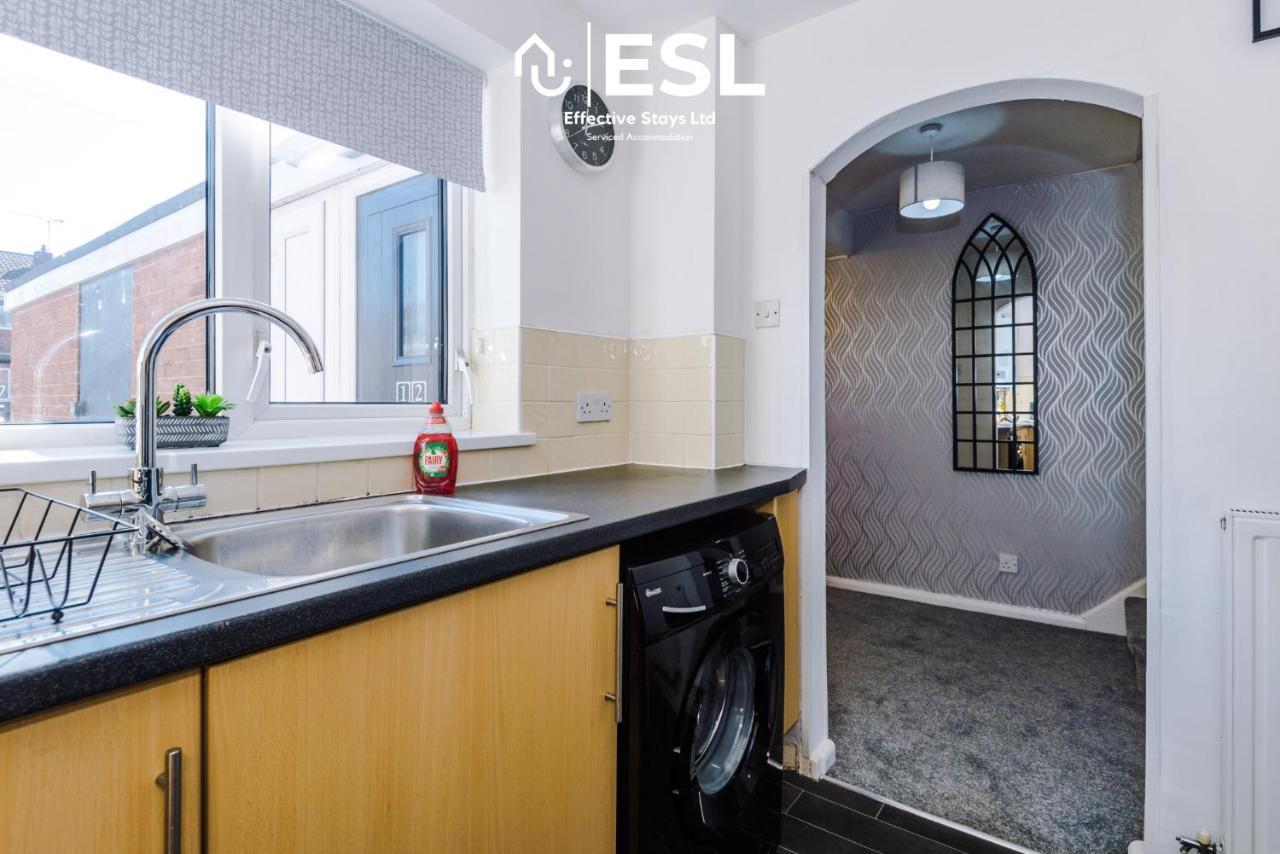 3 Bedroom House With Garden And Driveway Parking - Less Than 10 Mins From Chester City Centre エクステリア 写真