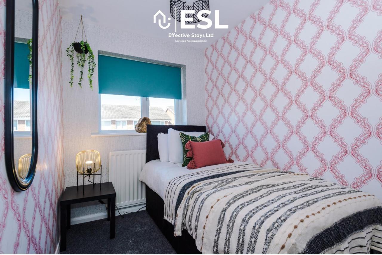 3 Bedroom House With Garden And Driveway Parking - Less Than 10 Mins From Chester City Centre エクステリア 写真